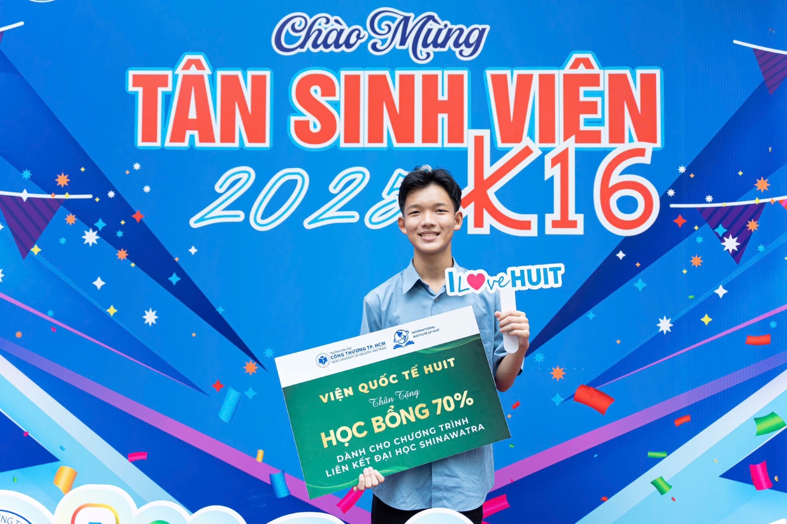 Ngay sau thông báo xét tuyển bổ sung, hàng trăm thí sinh đã nộp hồ sơ xét tuyển vào ngành Quản trị kinh doanh (LKQT)