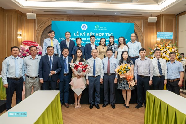 Hợp tác trong nước