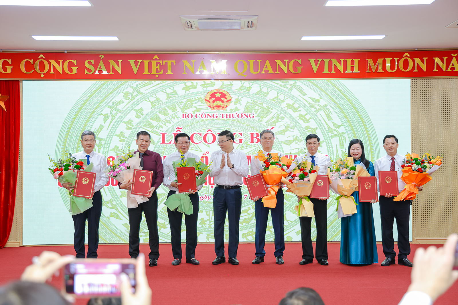 Bộ Công Thương trao Quyết định bổ nhiệm Ban giám hiệu Trường Đại học Công Thương TP.HCM