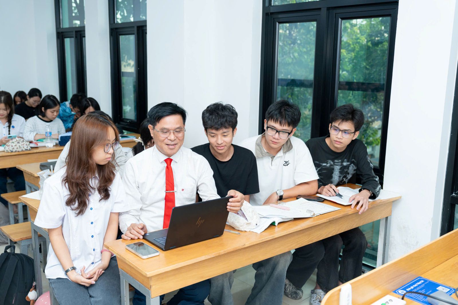 Đằng sau một giải thưởng nghiên cứu là hành trình trưởng thành của người học