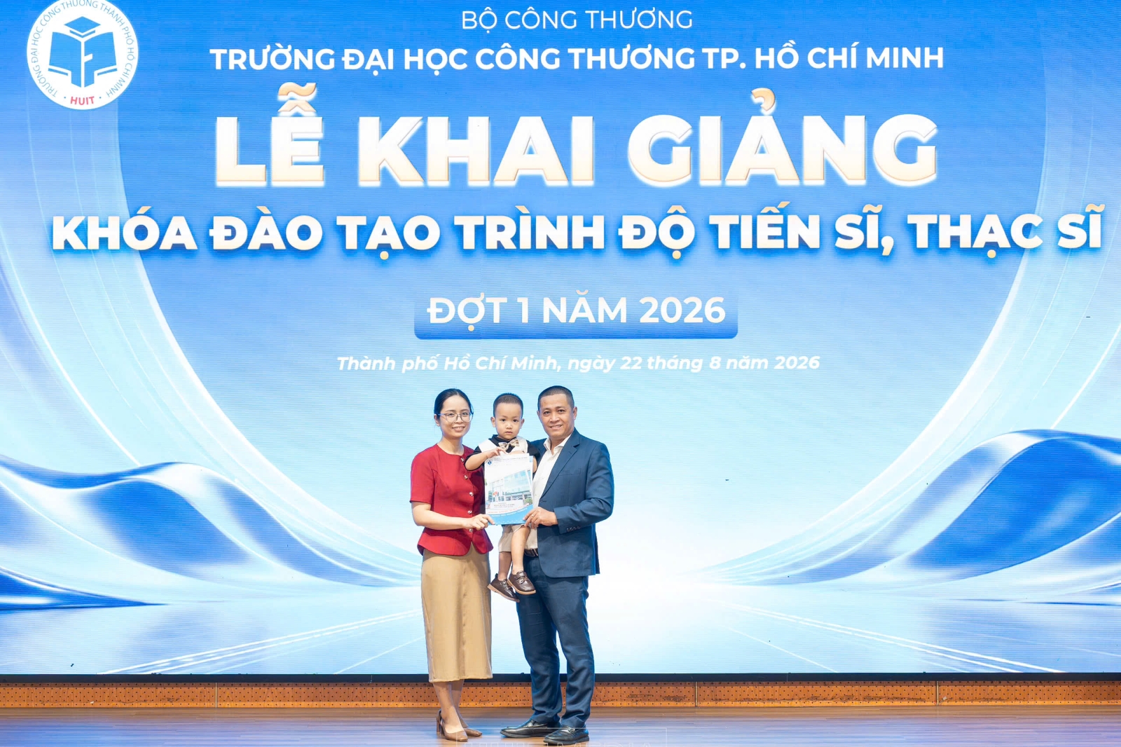 Cùng bạn đời chọn HUIT, viết tiếp hành trình học tập ở bậc Tiến sĩ