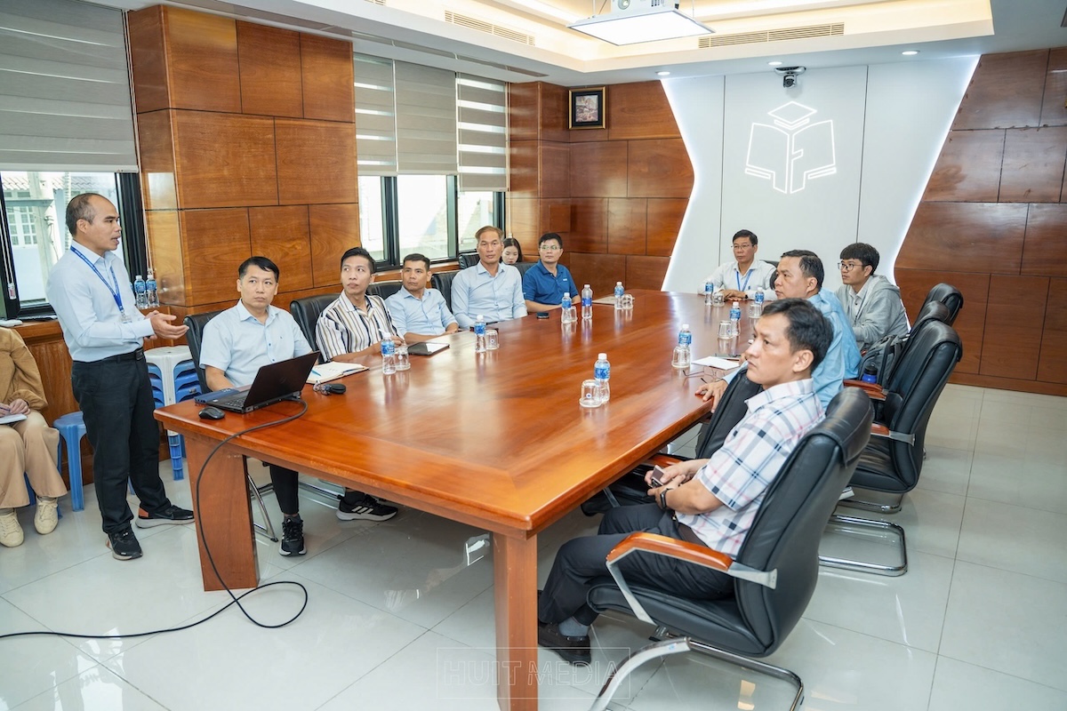 Gặp gỡ các giảng viên Khoa Công nghệ Cơ Khí và Khoa Công nghệ Điện – Điện tử trước khi xuất cảnh tham gia khóa tập huấn chuyên môn tại nước ngoài