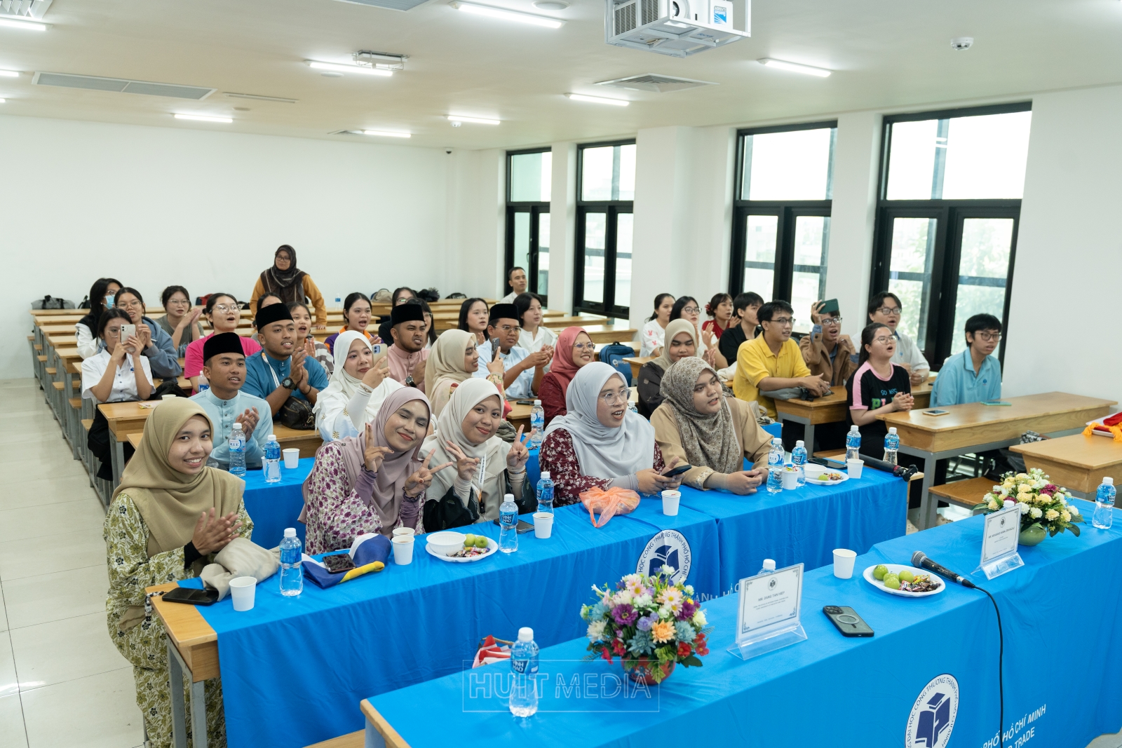 Giao lưu sinh viên HUIT và Đại học Khoa học Kỹ thuật Islam (USIM, Malaysia) - Thắt chặt tình hữu nghị, sẻ chia văn hoá