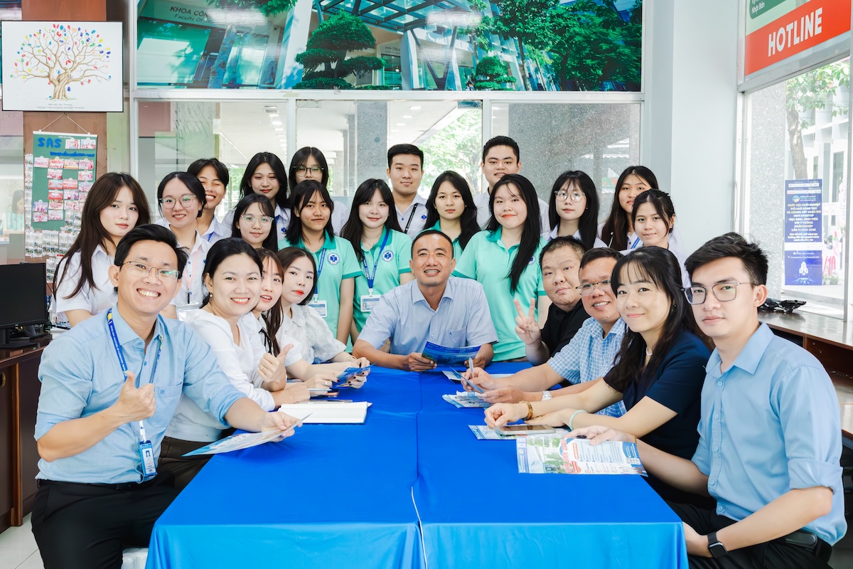 Học bạ điện tử: Khi 'liều thuốc minh bạch' đứng trước nguy cơ số hóa bệnh thành tích