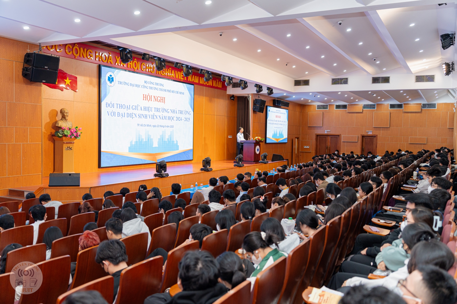 Hội nghị Đối thoại giữa Hiệu trưởng nhà trường với đại diện Sinh viên năm học 2024 - 2025