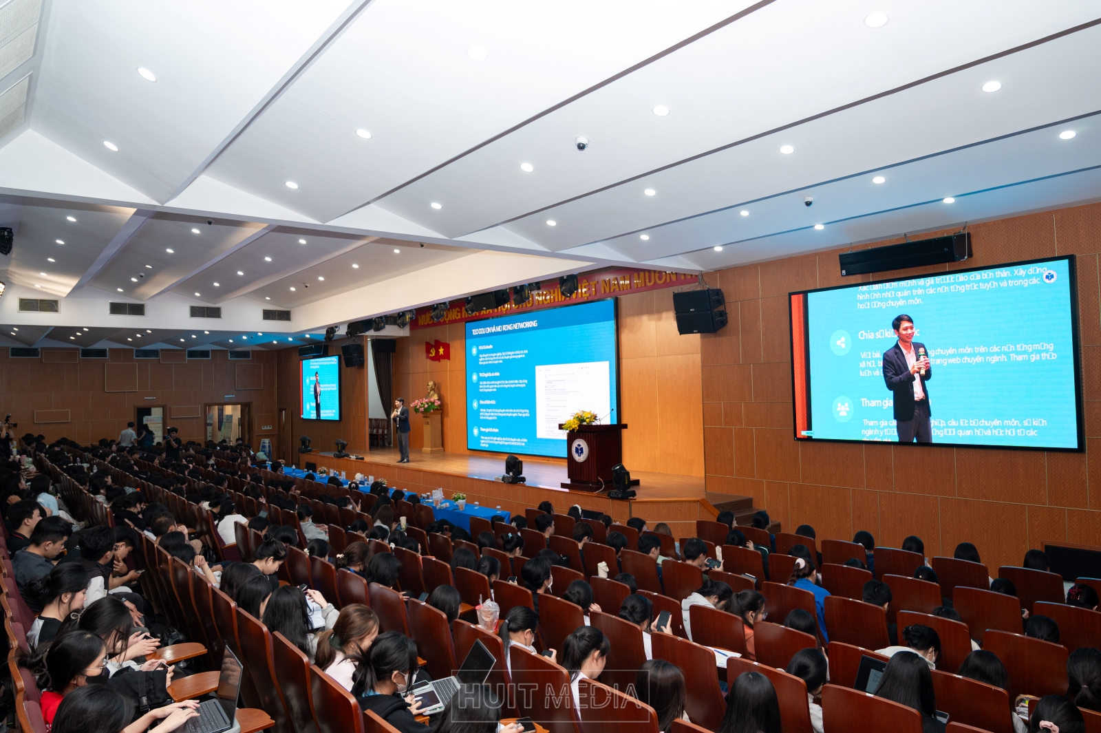 Khởi nghiệp, sức khỏe và dinh dưỡng: Những chia sẻ quý báu từ các diễn giả tại chương trình tư vấn tâm lý sức khỏe sinh viên