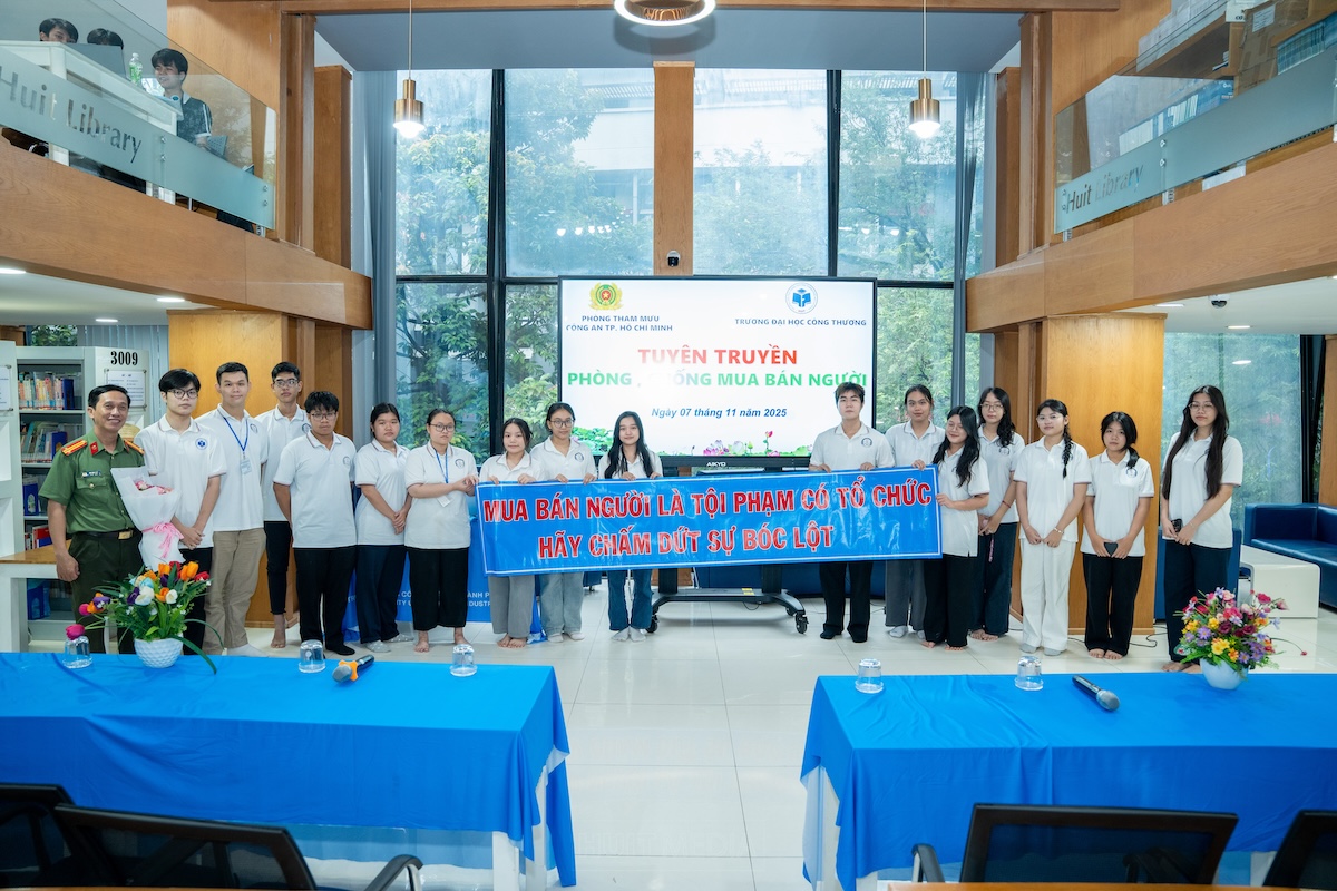 HUIT hưởng ứng ngày pháp luật 2025: Tuyên truyền và tư vấn, phổ biến pháp luật trong sinh viên hướng đến ngày Pháp luật Việt Nam 9-11