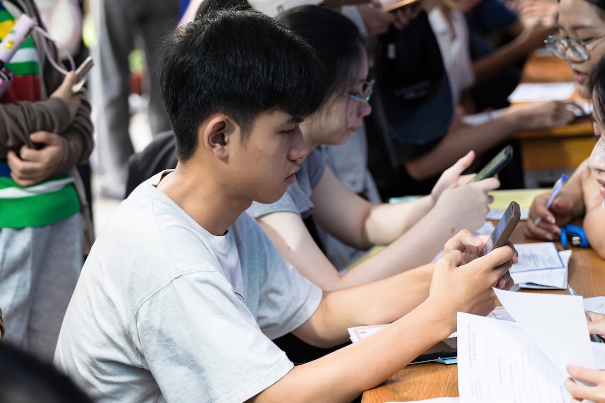 “Mẹ ơi, con đậu đại học rồi!” Gia Huy và hành trình trưởng thành sau những ngày thiếu cha