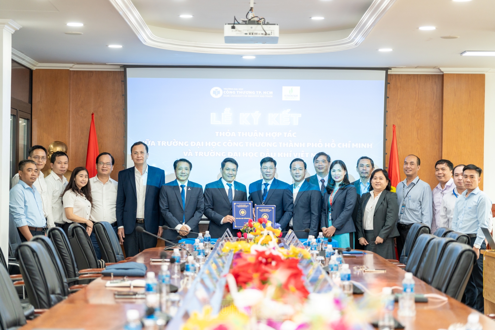 Ký kết hợp tác giữa Trường Đại học Công Thương Thành phố Hồ Chí Minh và Trường Đại học Dầu Khí Việt Nam