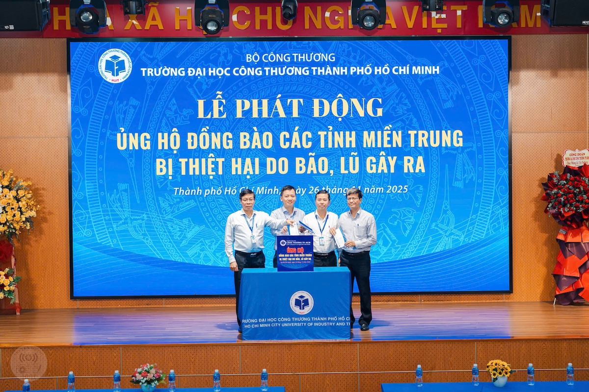 Lãnh đạo, viên chức, người lao động và người học của Trường Đại học Công Thương TP.HCM chung tay ủng hộ đồng bào miền Trung bị ảnh hưởng bởi lũ lụt