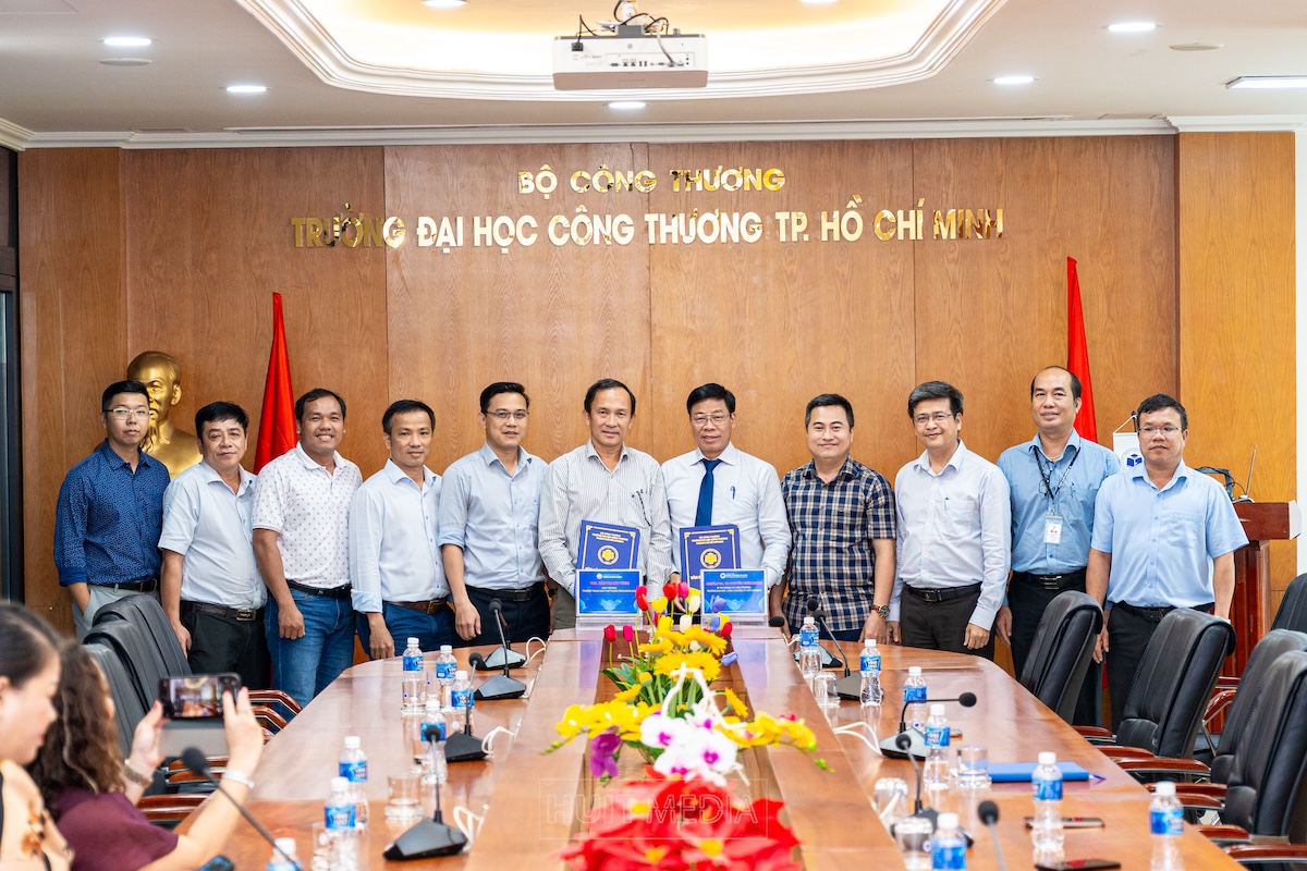 Lễ ký kết hợp tác giữa Trường Đại học Công Thương TP. Hồ Chí Minh với Trường THPT Trần Hưng Đạo TP. Hồ Chí Minh.