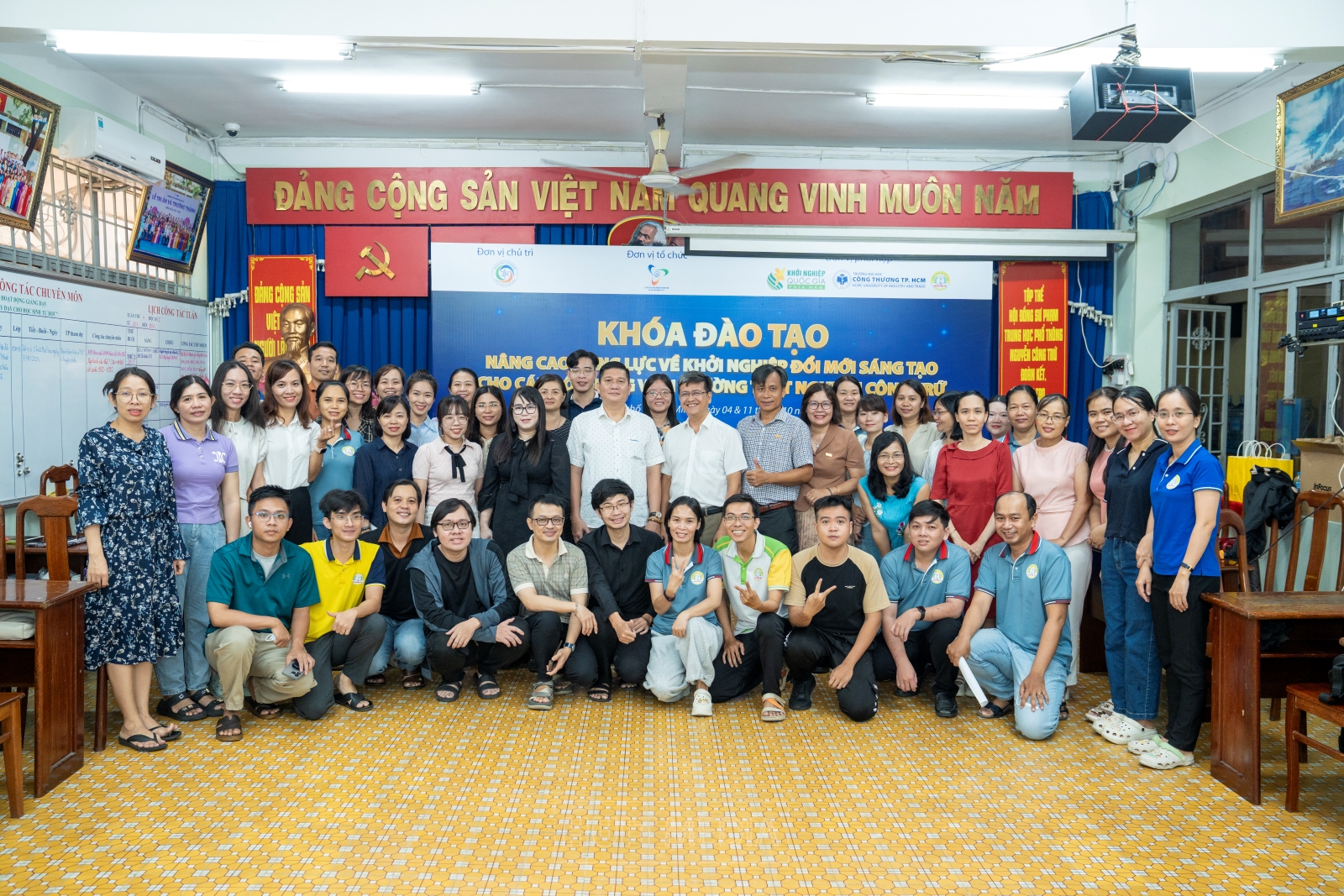 Nâng cao năng lực đổi mới sáng tạo cho giáo viên ở Trường THPT Nguyễn Công Trứ 