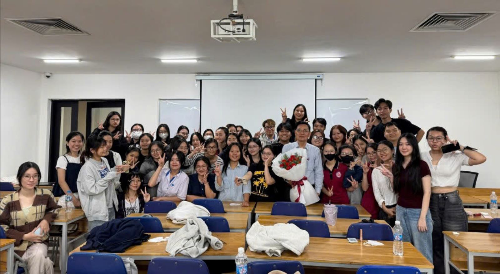 Người thầy “có tâm – có tầm” và dấu ấn đặc biệt trong lòng sinh viên HUIT 