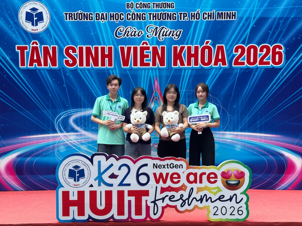 Hai chị em sinh đôi cùng nhập học HUIT: Niềm vui nhân đôi, học phí chỉ “một nửa”