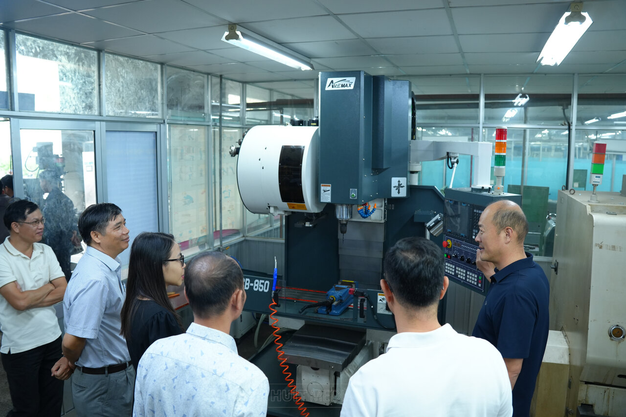 Gần 20 tỷ đồng thiết bị CNC công nghệ cao được Sơn Đông Chenbang (Trung Quốc) viện trợ cho HUIT