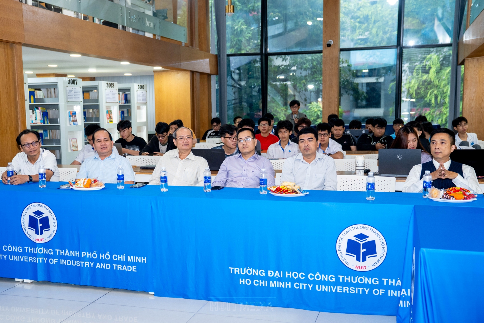 Hội thảo “Chuyên đề trong lĩnh vực Khoa học dữ liệu - Từ Đạo đức AI đến ứng dụng dữ liệu Cộng đồng”