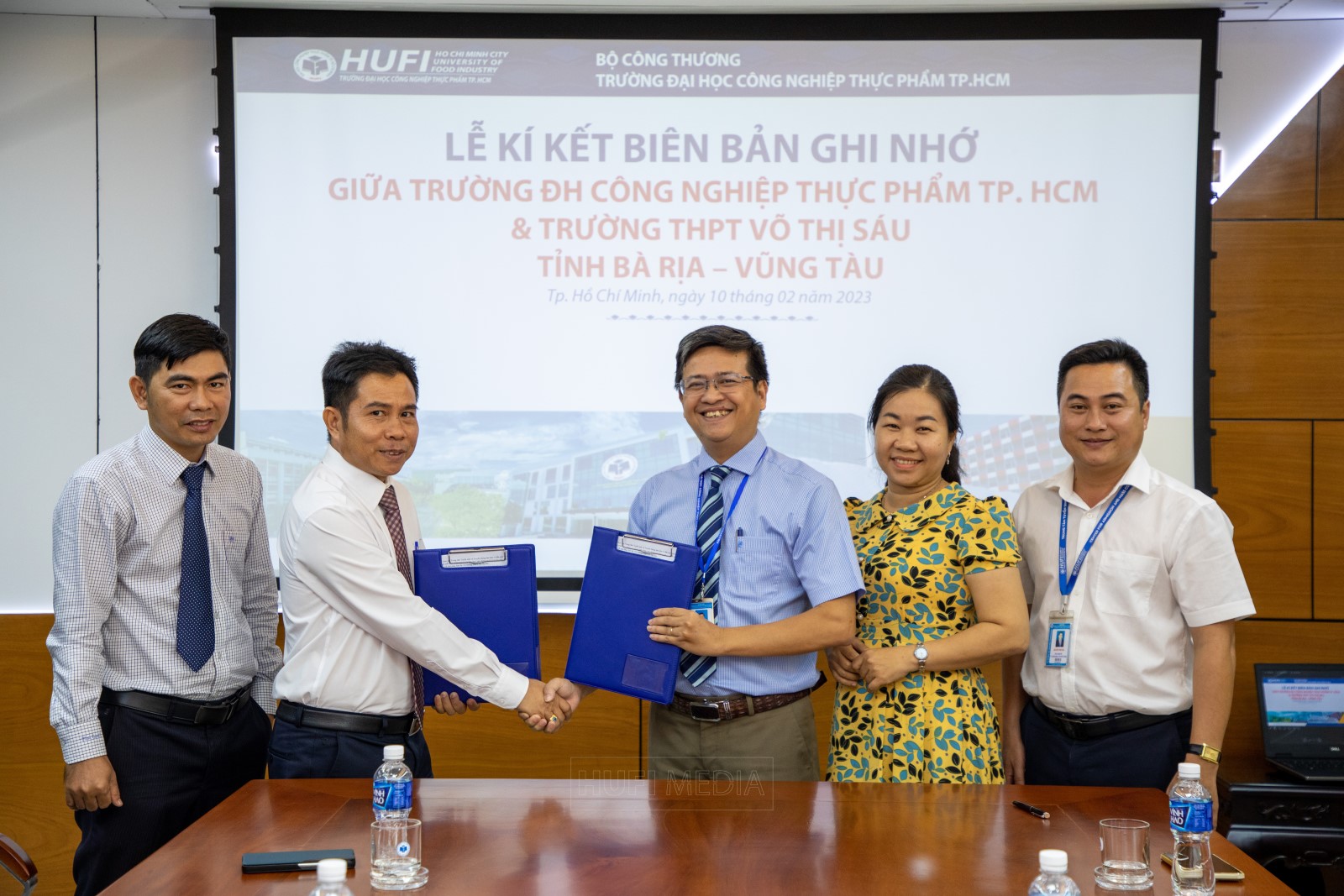 Lễ ký kết hợp tác giữa HUFI và Trường THPT Võ Thị Sáu Tỉnh Bà Rịa Vũng Tàu
