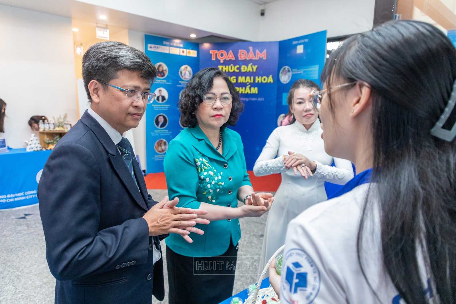Thứ trưởng Bộ Giáo dục và Đào tạo Ngô Thị Minh tham dự Tọa đàm Thương mại hóa sản phẩm tại trường Đại học Công Thương TP.HCM