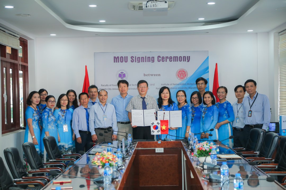 MOU Signing Ceremony between Faculty of Food Science and Technology (HUFI) and College of Science and Technology (Kyungpook National University, Korea)